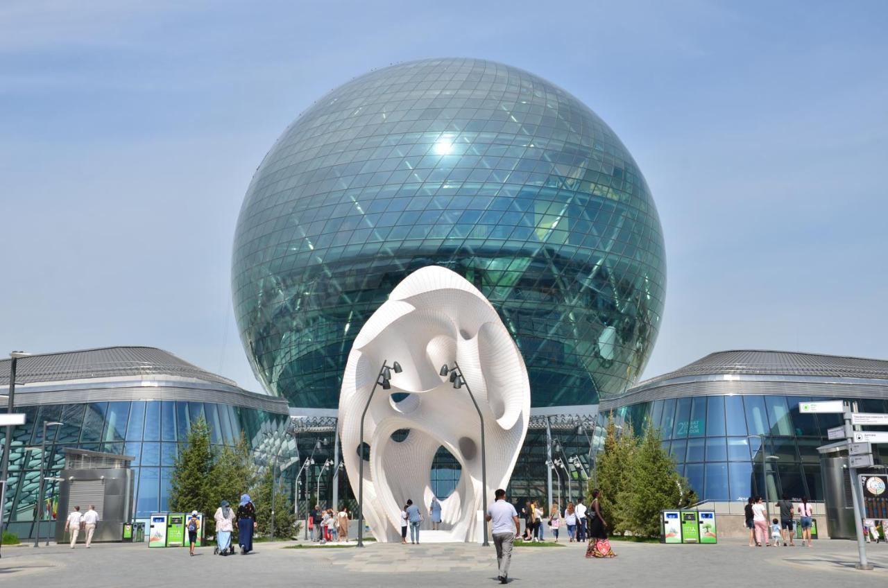 Orynbor Towers Apartamento Astana Exterior foto